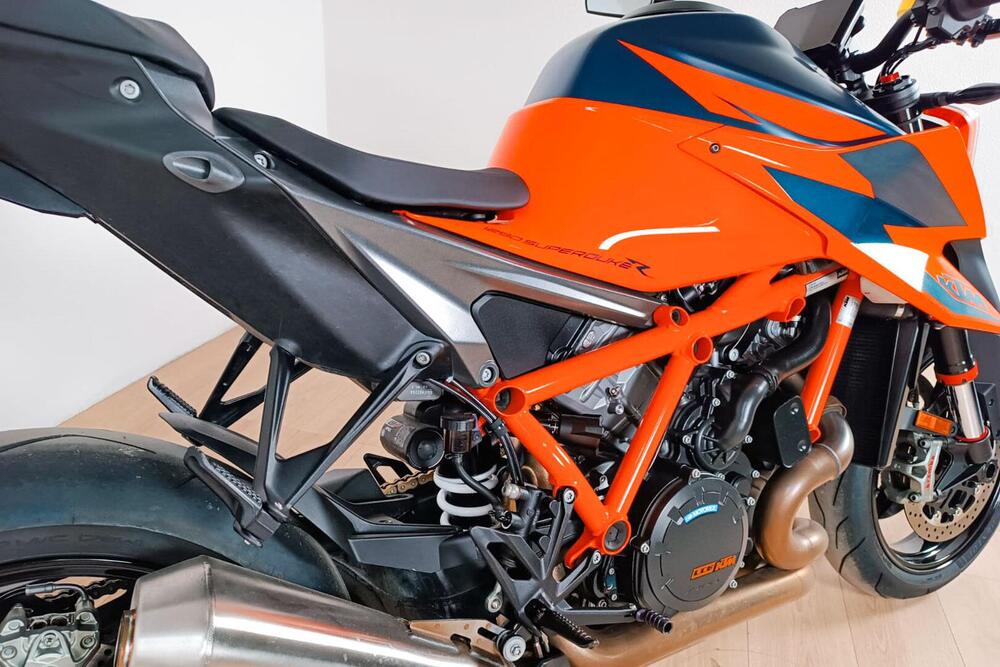 KTM 1290 Super Duke R (2019) (4)