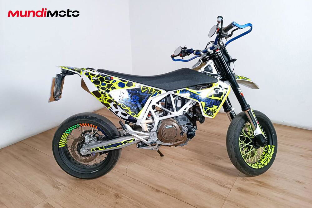 Husqvarna 701 Supermoto (2016)