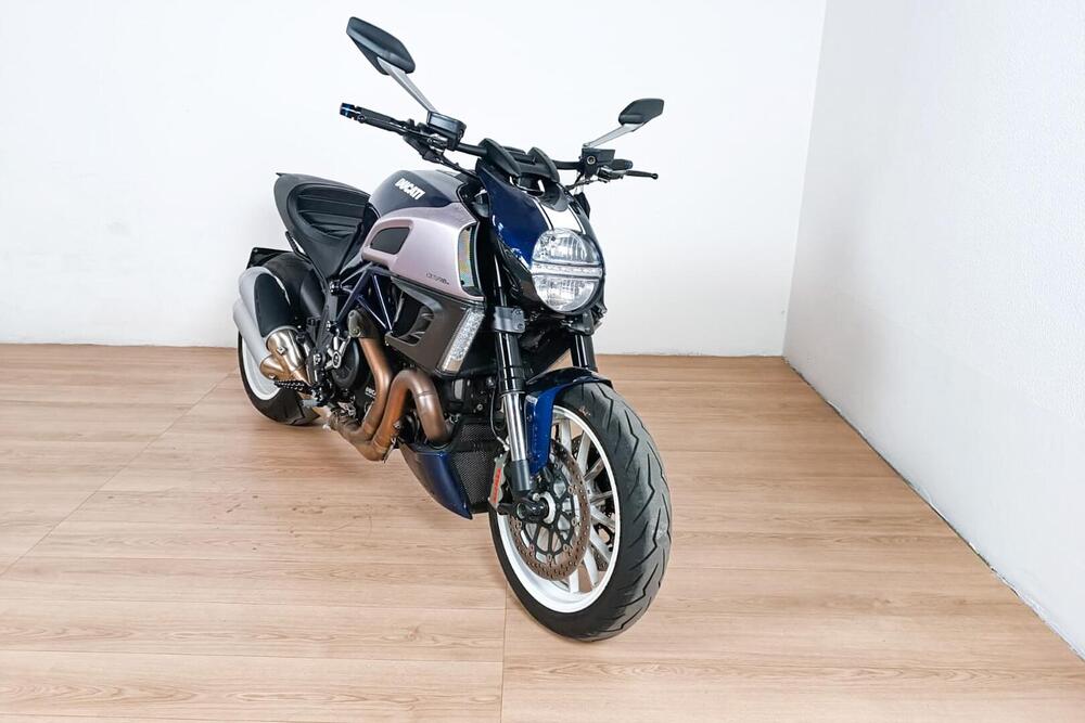 Ducati Diavel 1200 Dark (2012 - 13) (2)