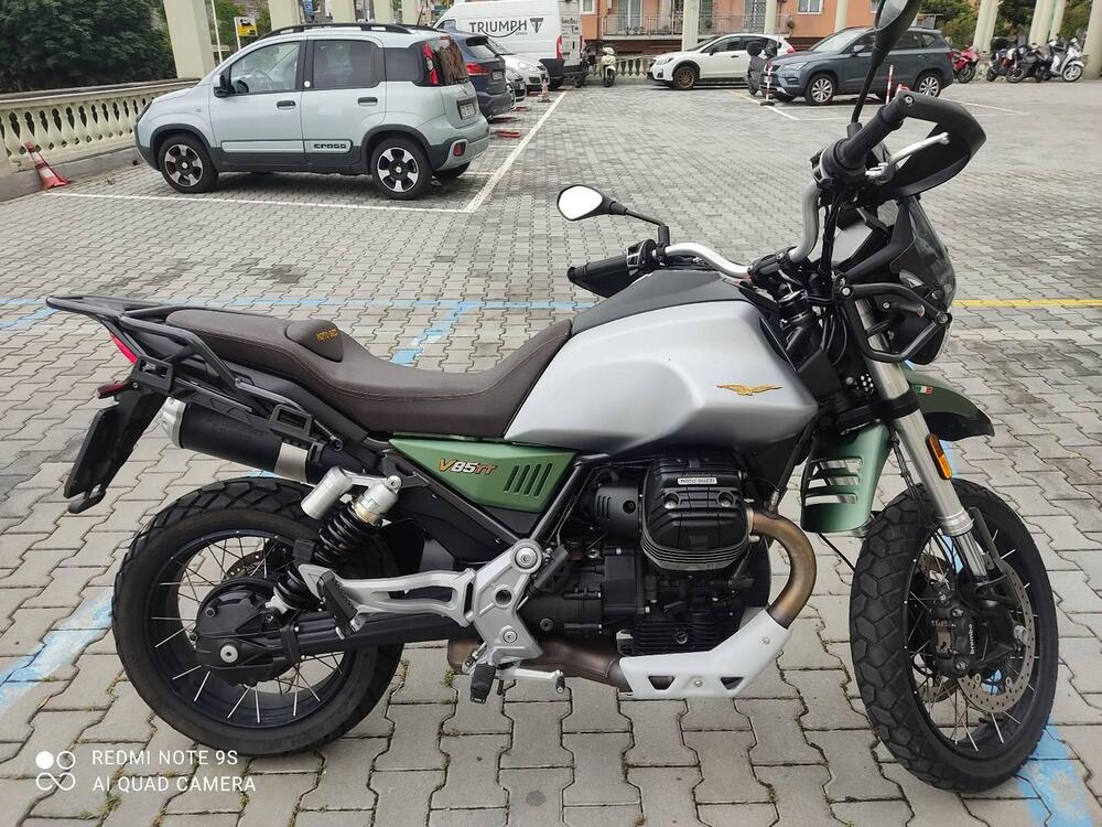 Moto Guzzi V85 TT Centenario (2021 - 22) (2)