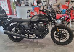 Moto Guzzi V7 III Stone Night Pack (2019 - 20) usata