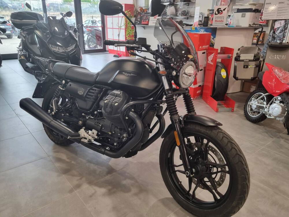 Moto Guzzi V7 III Stone Night Pack (2019 - 20) (4)