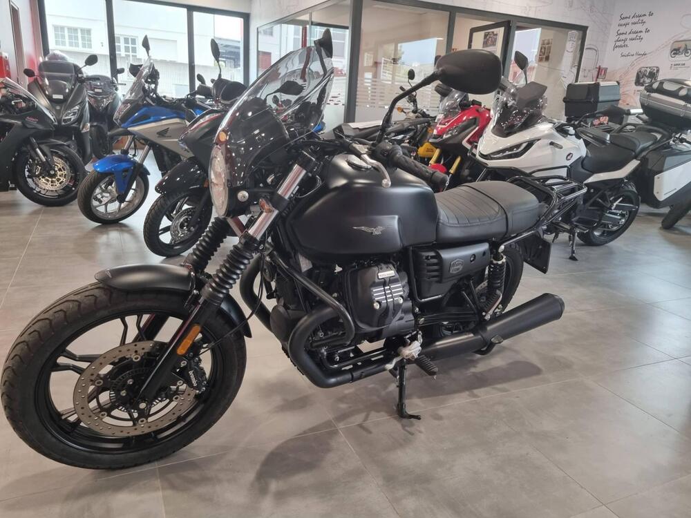 Moto Guzzi V7 III Stone Night Pack (2019 - 20) (5)