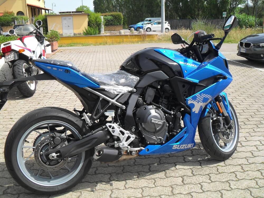 Suzuki GSX-8R (2024)