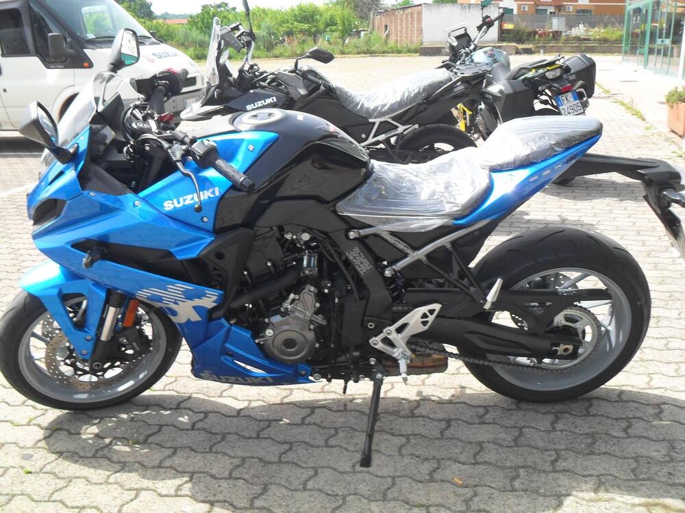 Suzuki GSX-8R (2024) (4)