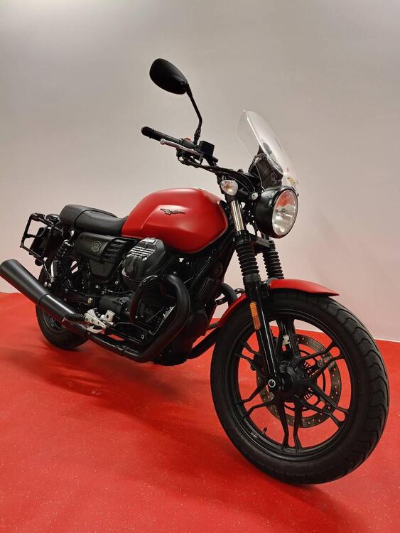 Moto Guzzi V7 III Stone (2017 - 20) (2)