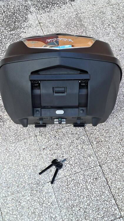 Vendo bauletto nuovo, topbox “keyless” posteriore Honda (3)