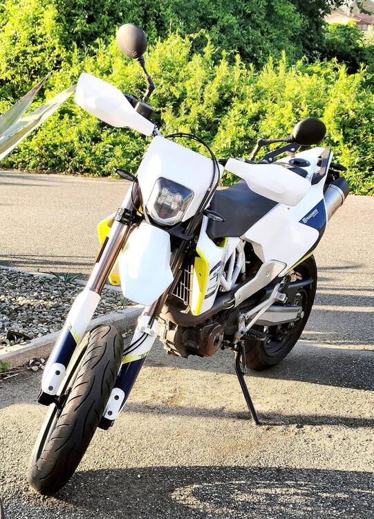 Husqvarna 701 Supermoto (2016)