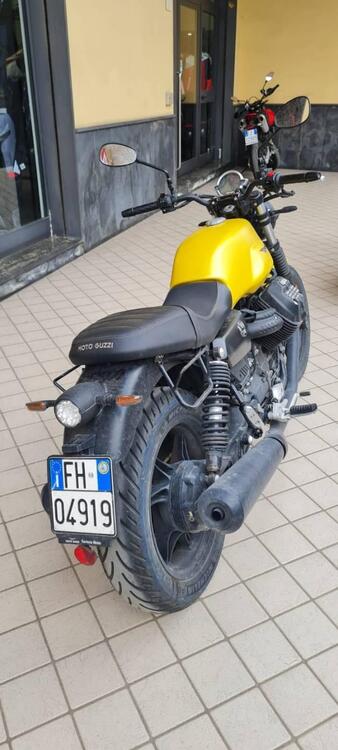 Moto Guzzi V7 Stone (2021 - 24) (4)