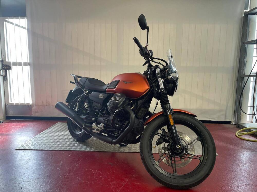 Moto Guzzi V7 Stone (2021 - 24) (2)