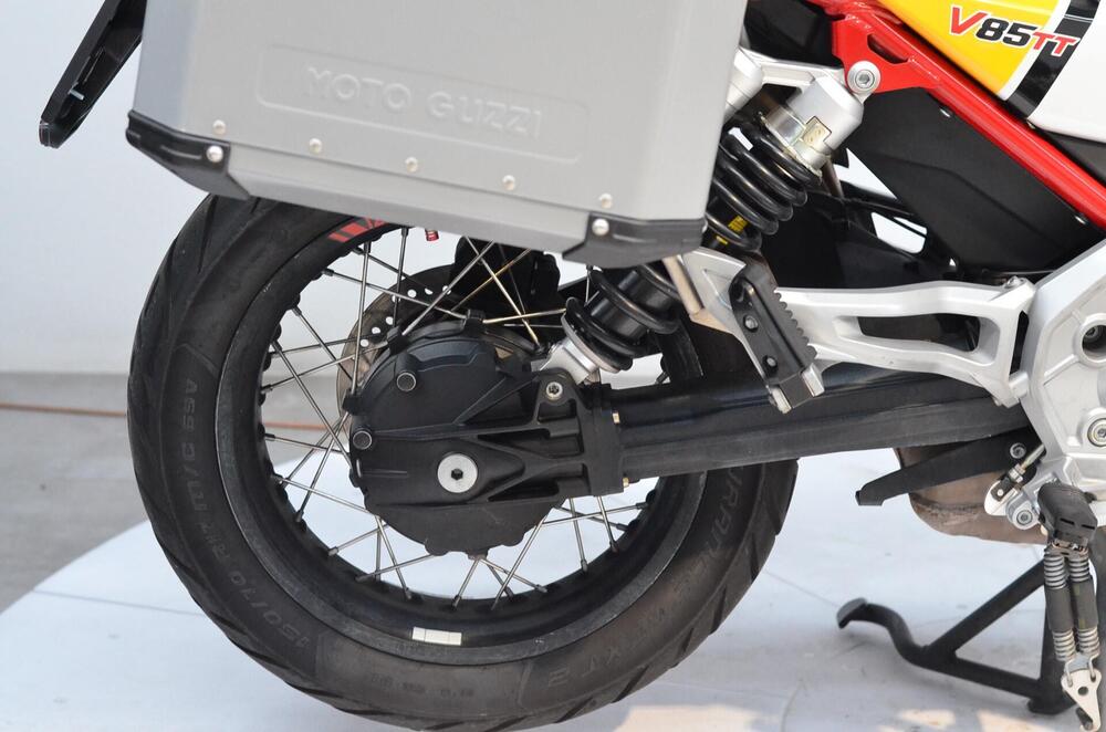 Moto Guzzi V85 TT Evocative Graphics (2019 - 20) (2)