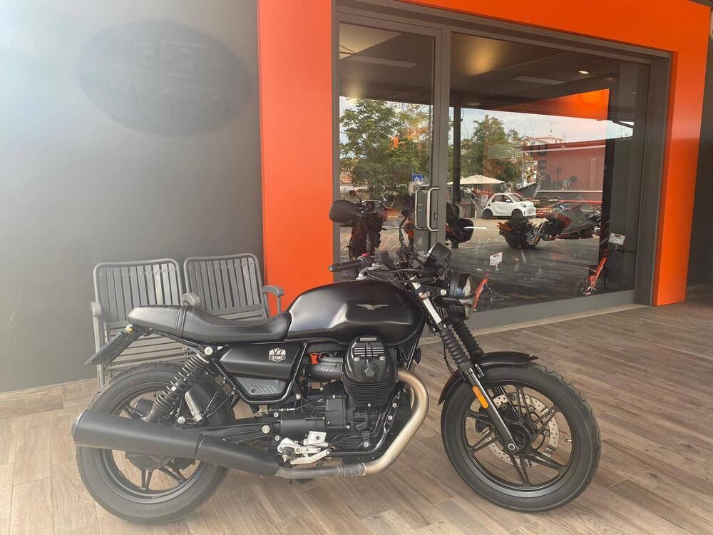 Moto Guzzi V7 Stone (2021 - 24)