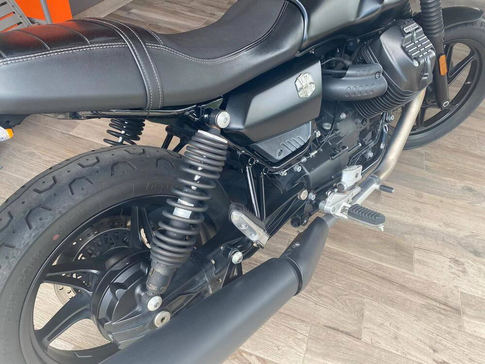 Moto Guzzi V7 Stone (2021 - 24) (5)