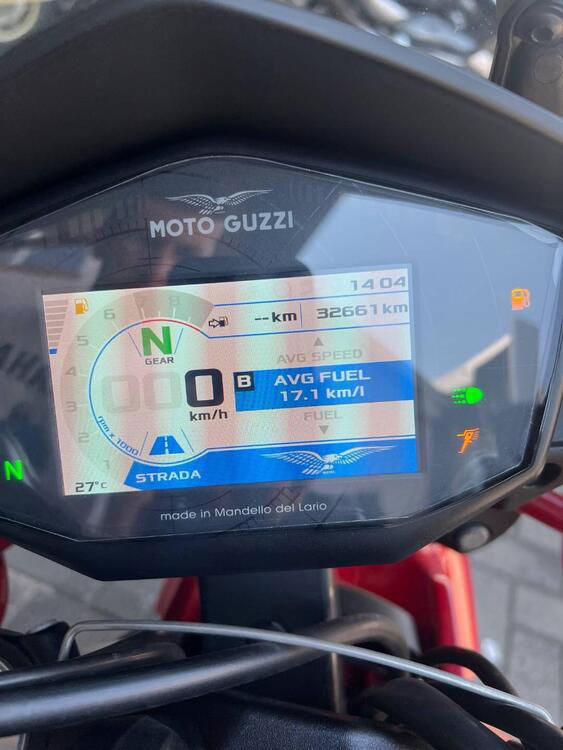 Moto Guzzi V85 TT Evocative Graphics (2021 - 23) (5)