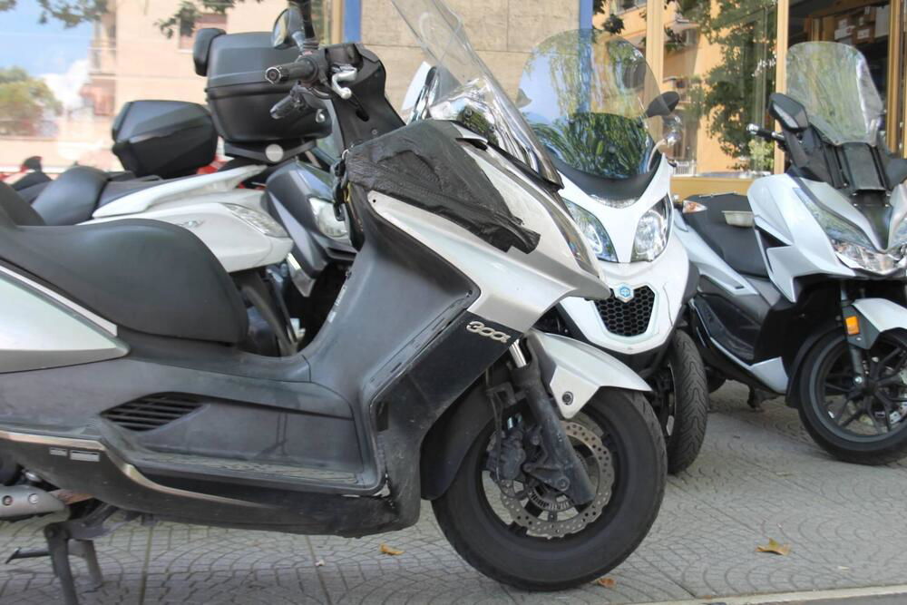 Kymco Downtown 300i (2009 - 17) (3)