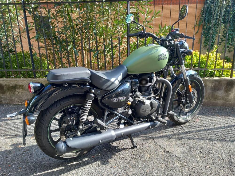 Royal Enfield Meteor 350 Fireball (2021 - 24) (2)