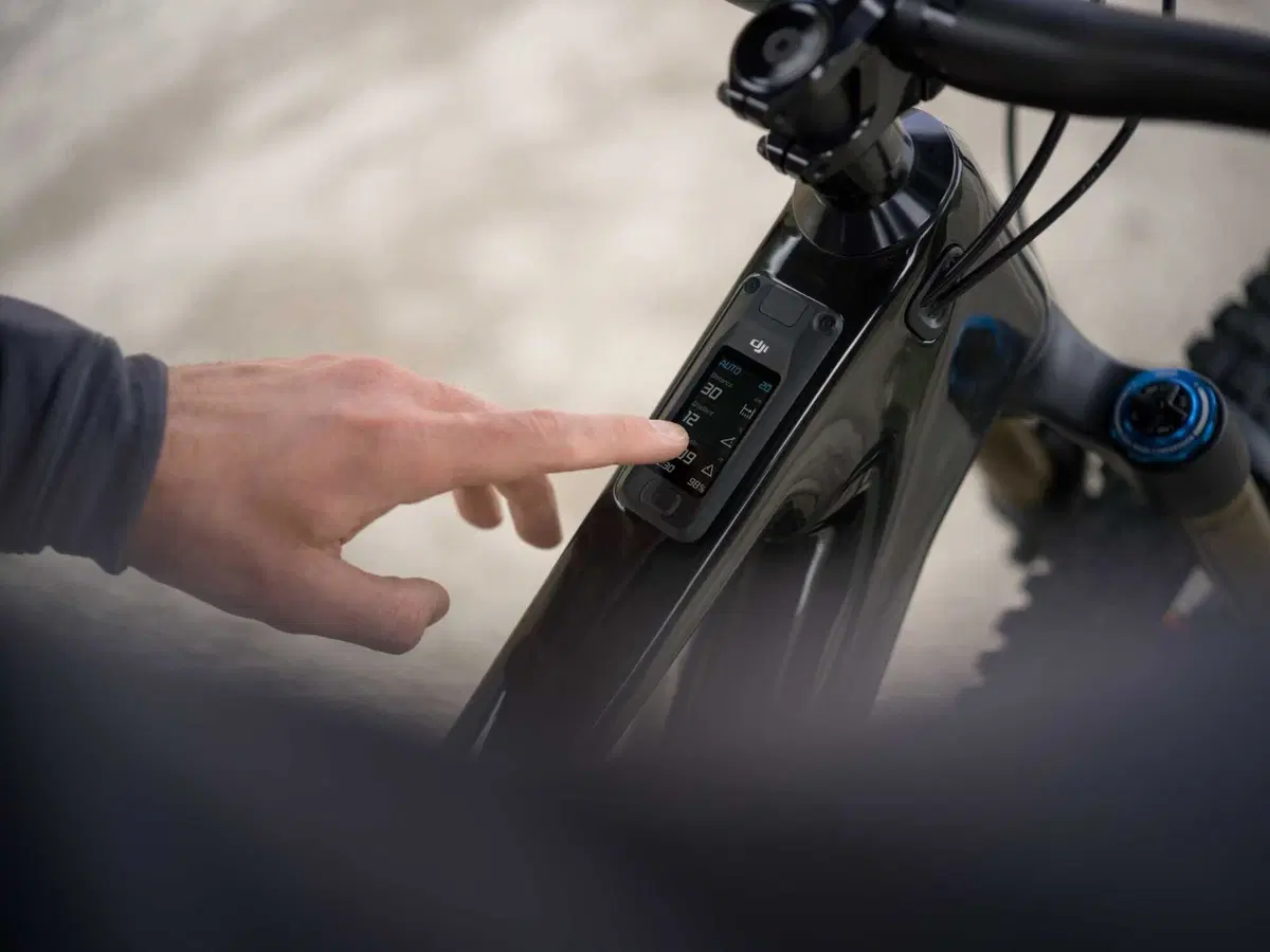Dai droni alle eMTB! DJI entra nel mondo ebike con il suo primo (potente) motore, l'Avinox (11)