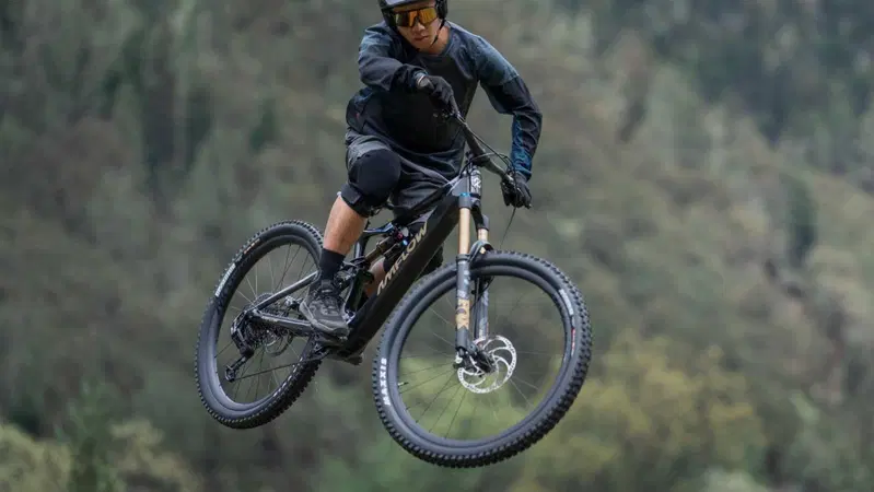 Dai droni alle eMTB! DJI entra nel mondo ebike con il suo primo (potente) motore, l'Avinox