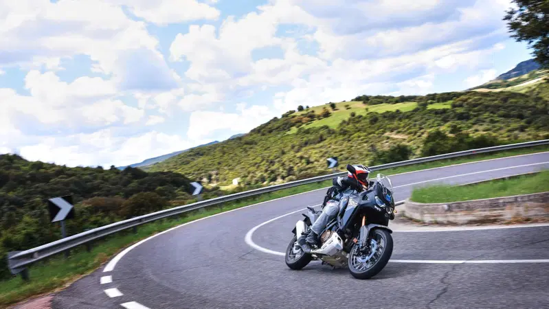 Il viaggio dei sogni con l'Africa Twin. Corsica, Sardegna e Sicilia: 1.200 km di puro godimento [VIDEO]