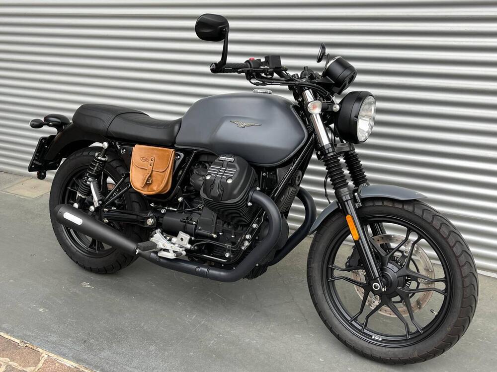 Moto Guzzi V7 III Stone (2017 - 20) (5)