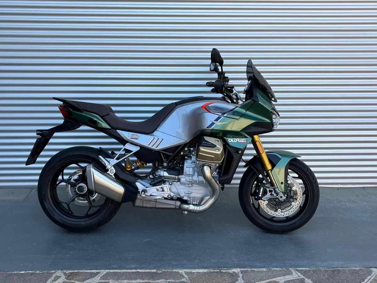 Moto Guzzi V100 Mandello S (2022 - 24) (2)
