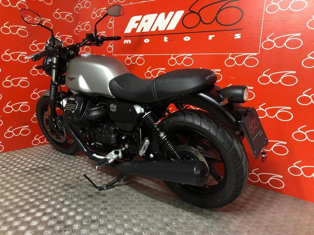 Moto Guzzi V7 Stone (2021 - 24) (4)