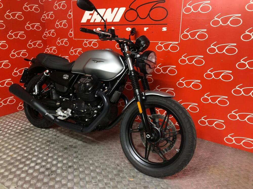 Moto Guzzi V7 Stone (2021 - 24) (2)