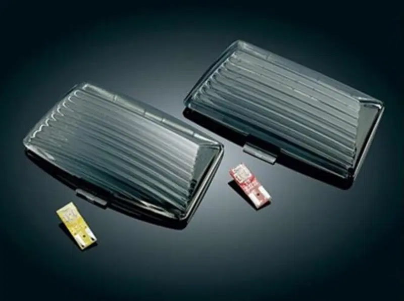 Lente fume'- con luce LED rossa per parafango post 