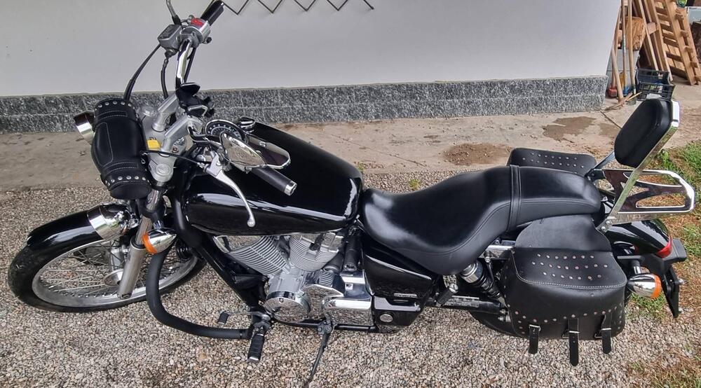 Honda Shadow 750 (2004) (2)