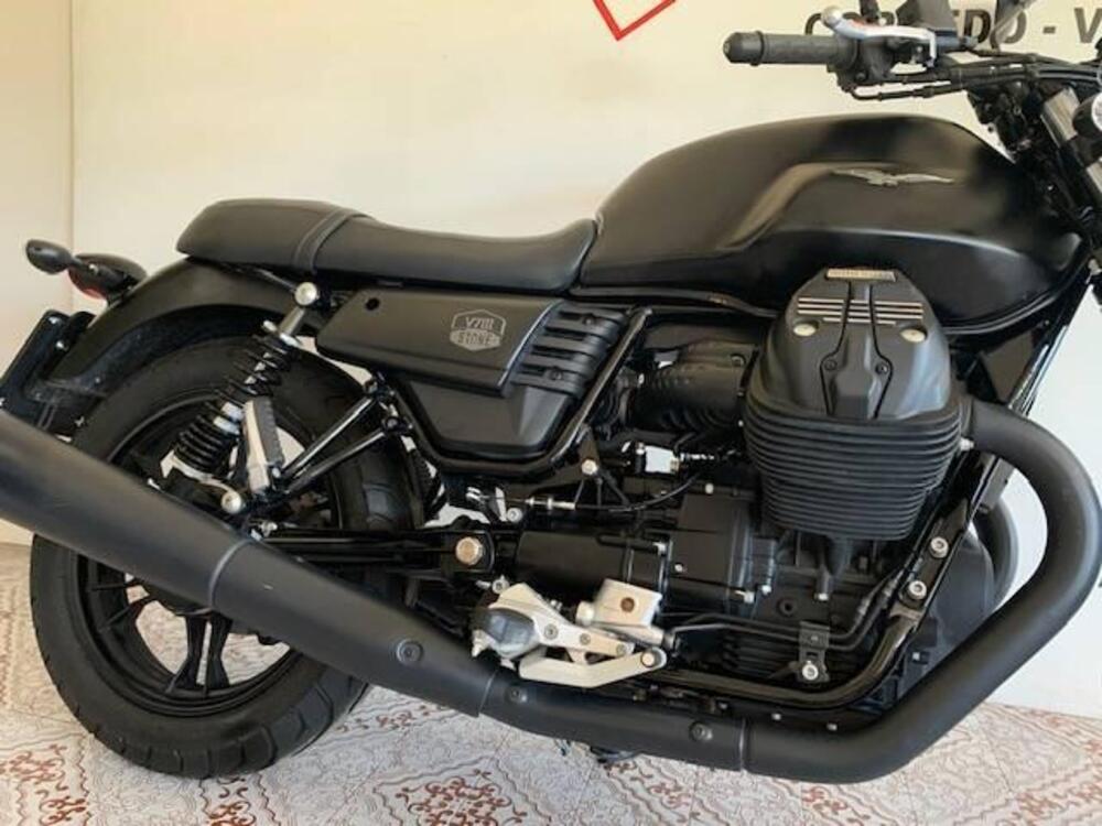 Moto Guzzi V7 III Stone (2017 - 20) (3)