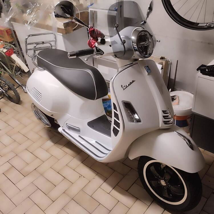 Vespa GTS 300 Super Sport Hpe (2021 - 22)