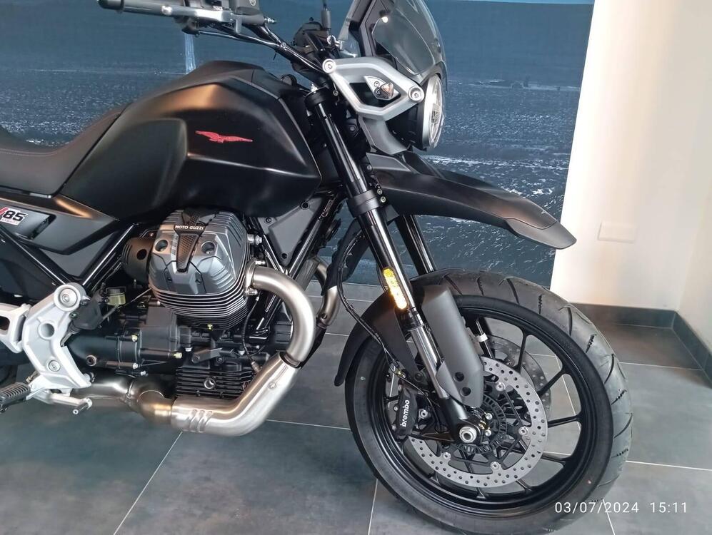 Moto Guzzi V85 Strada (2024) (2)