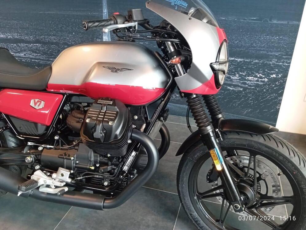 Moto Guzzi V7 Stone Corsa (2023 - 24) (2)