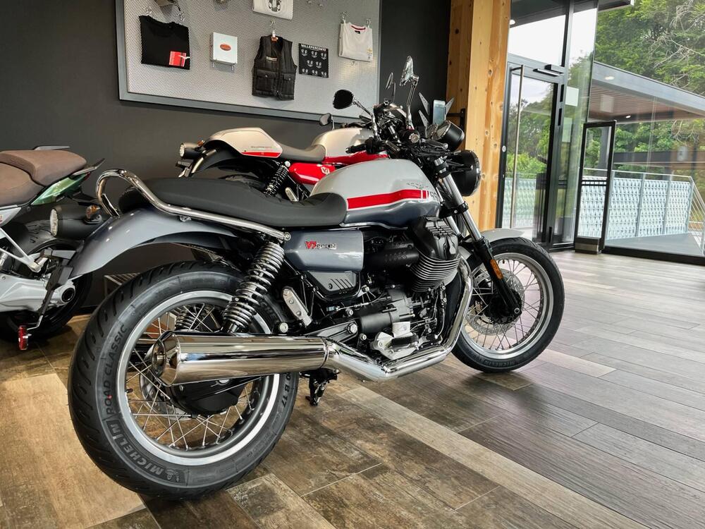 Moto Guzzi V7 Special (2021 - 24) (3)