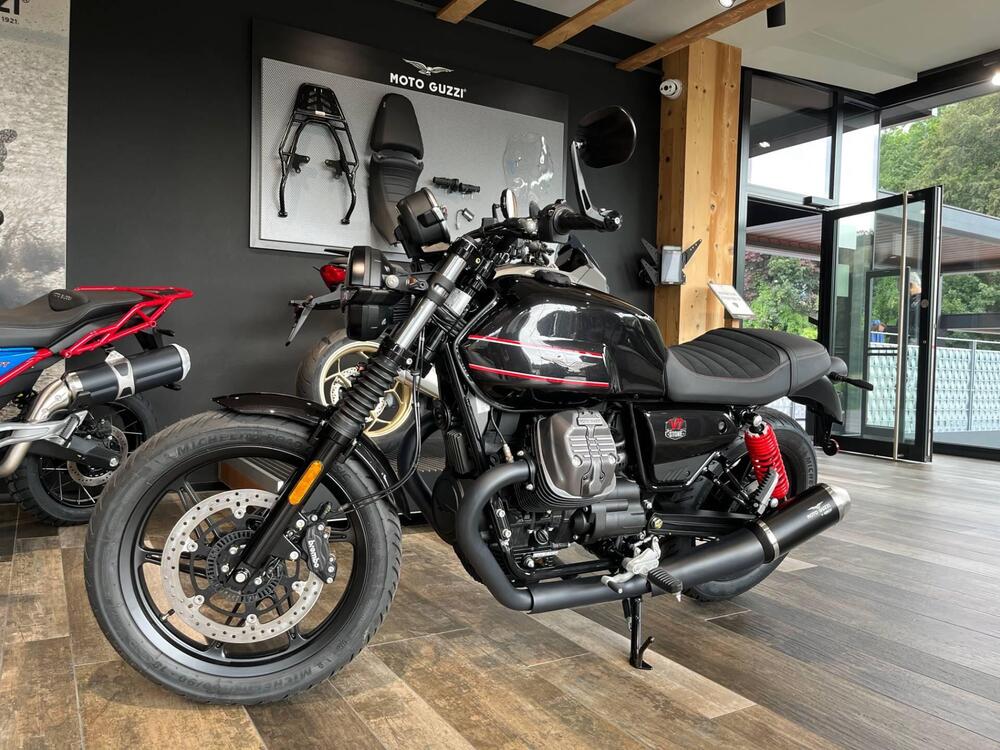 Moto Guzzi V7 Special Edition (2022 - 24) (2)