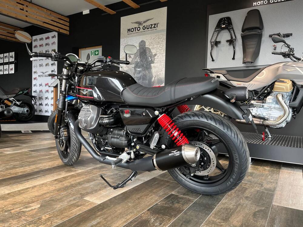 Moto Guzzi V7 Special Edition (2022 - 24) (3)