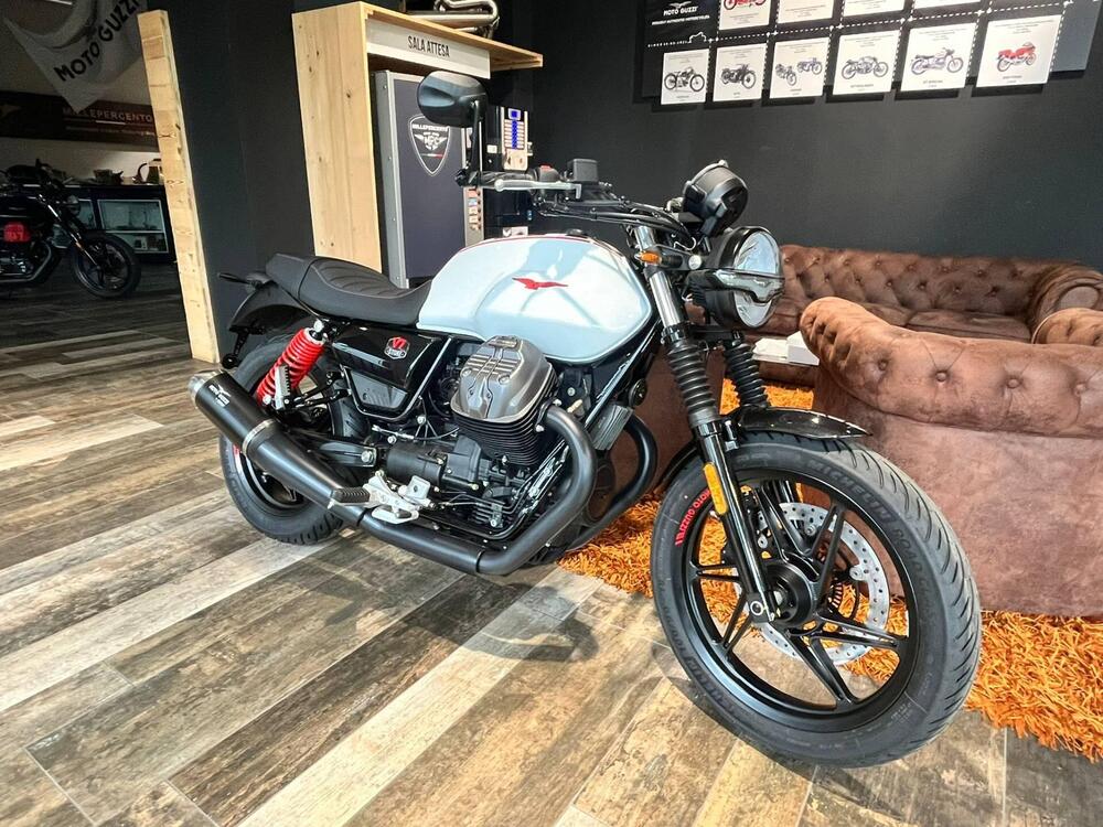 Moto Guzzi V7 Stone Ten (2024)