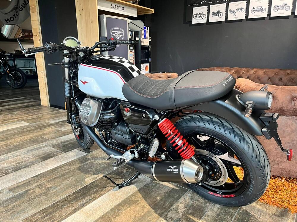 Moto Guzzi V7 Stone Ten (2024) (5)