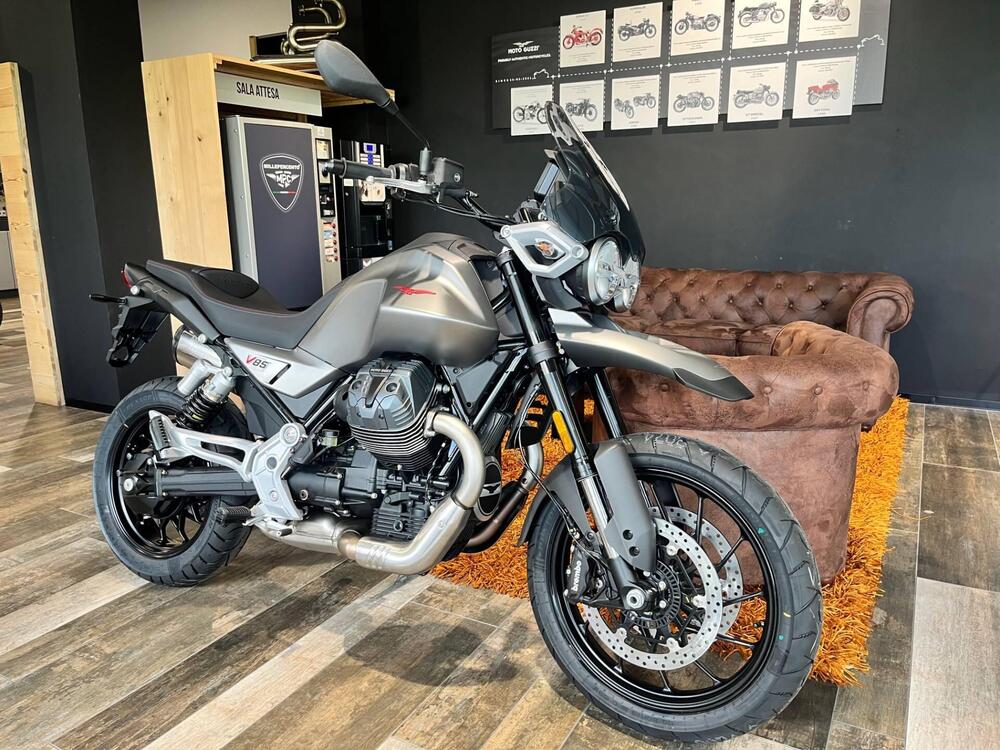 Moto Guzzi V85 Strada (2024)