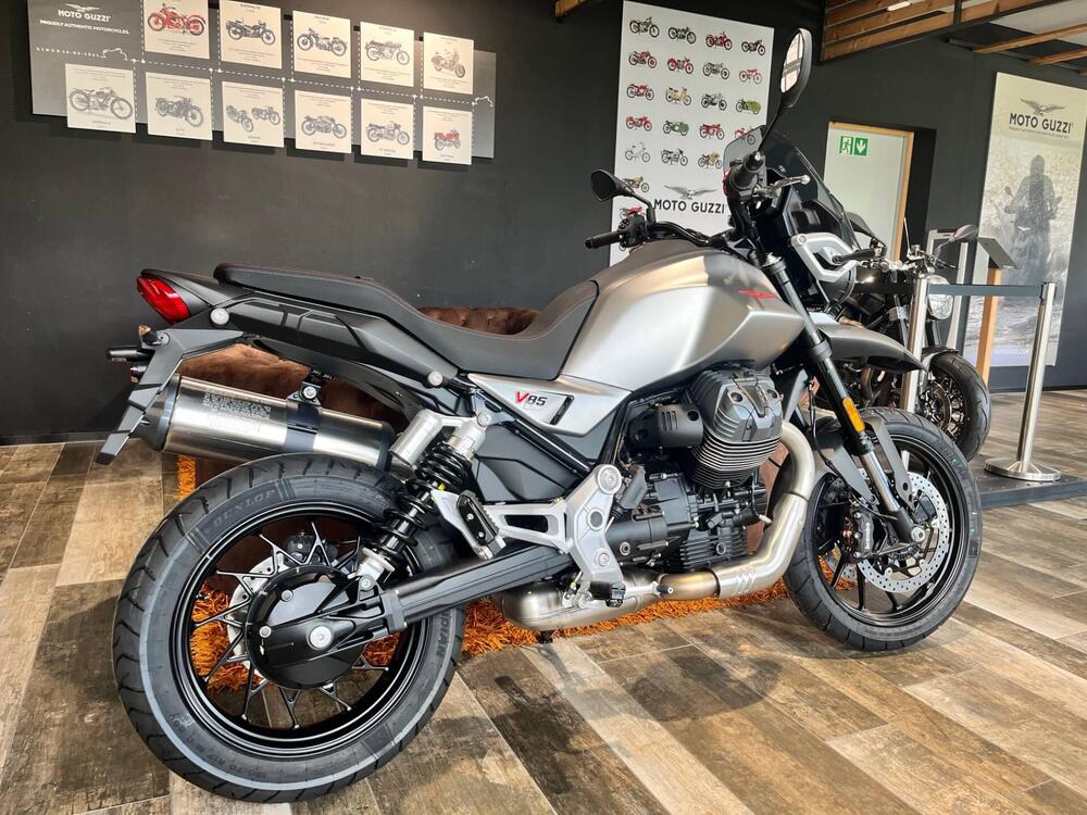 Moto Guzzi V85 Strada (2024) (3)