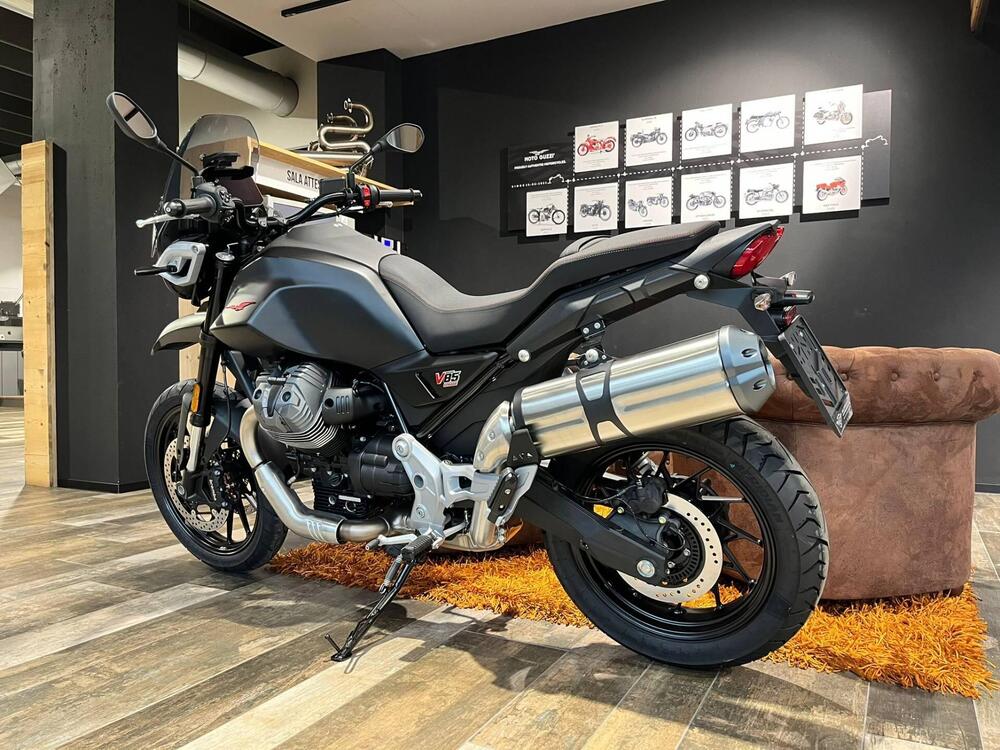 Moto Guzzi V85 Strada (2024) (4)