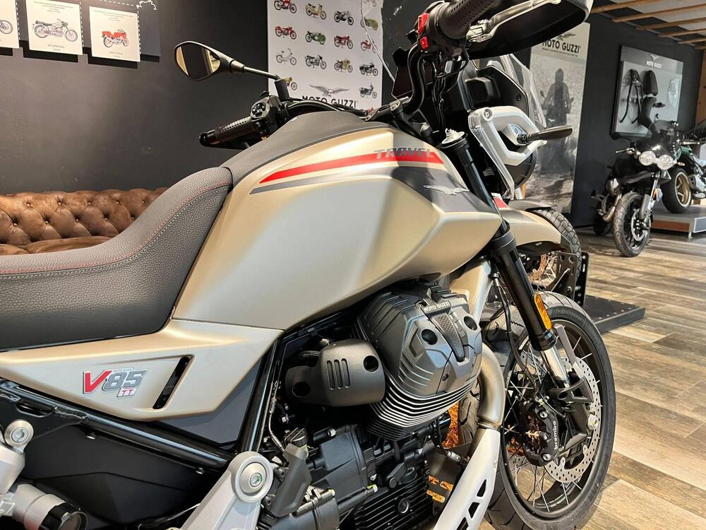 Moto Guzzi V85 TT Travel (2024) (3)