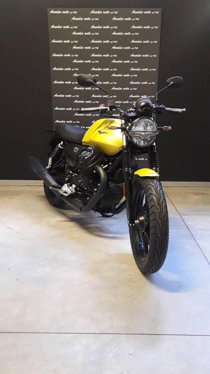 Moto Guzzi V7 Stone (2021 - 24) (2)