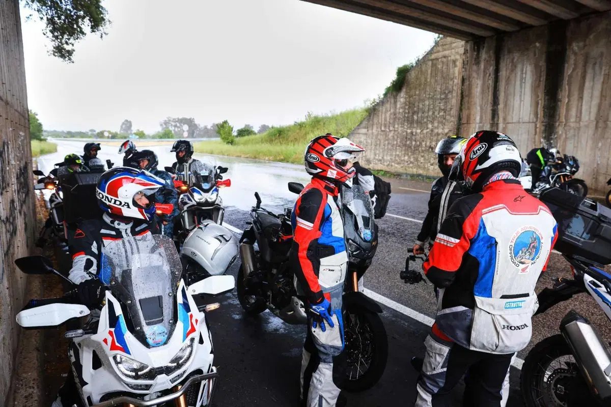 Il viaggio dei sogni sull'Africa Twin. Corsica, Sardegna e Sicilia: 1.200 km di puro godimento [VIDEO]