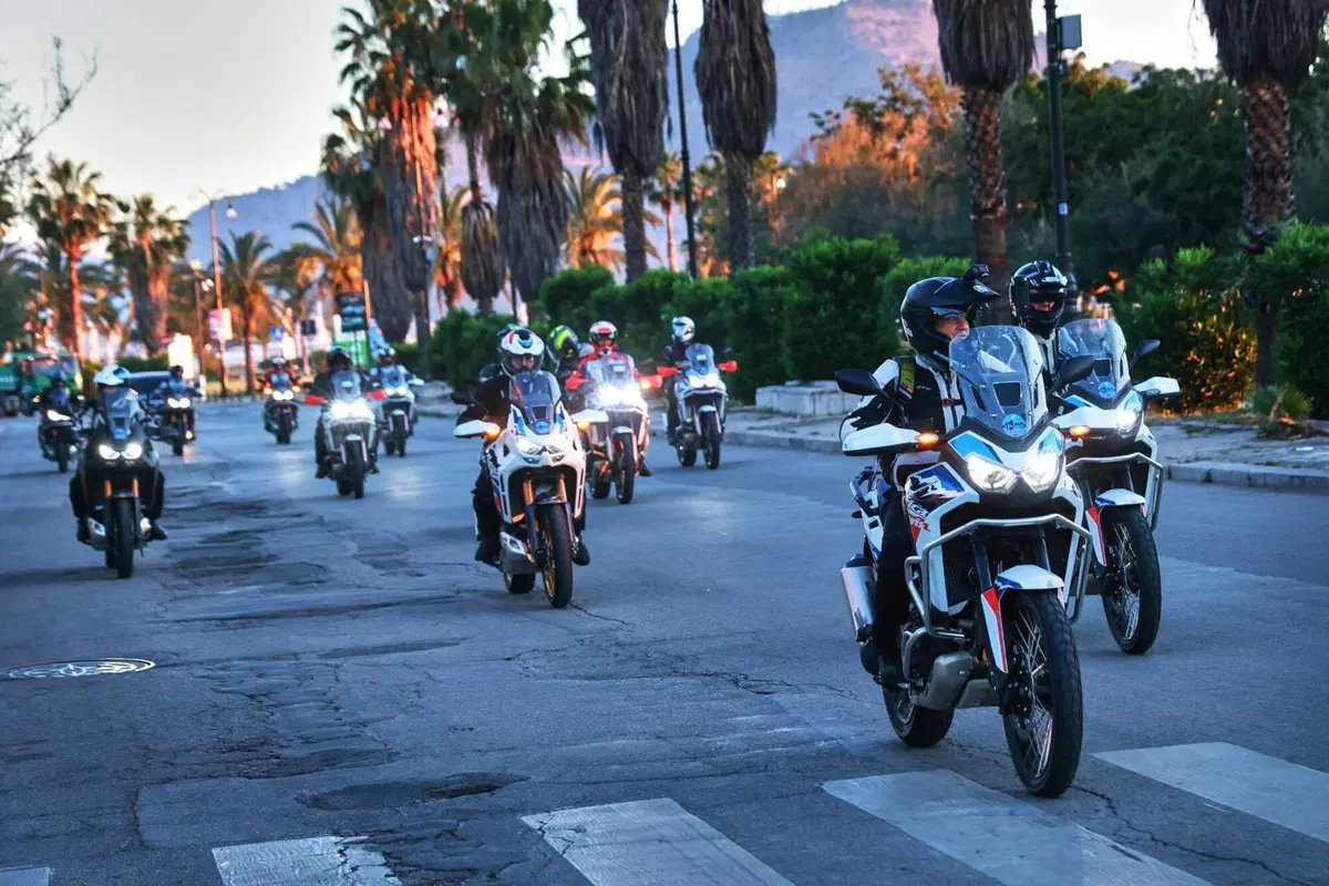 Il viaggio dei sogni sull'Africa Twin. Corsica, Sardegna e Sicilia: 1.200 km di puro godimento [VIDEO]