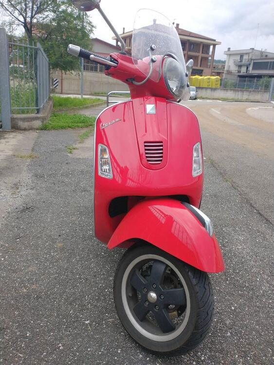 Vespa GTS 300 Super (2008 - 16) (2)