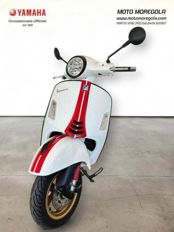 Vespa GTS 300 Super Racing Sixties Hpe (2021 - 22) (2)