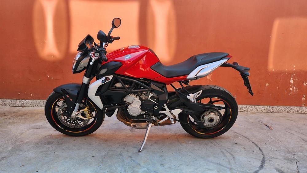 MV Agusta Brutale 675 (2011 - 15) (2)