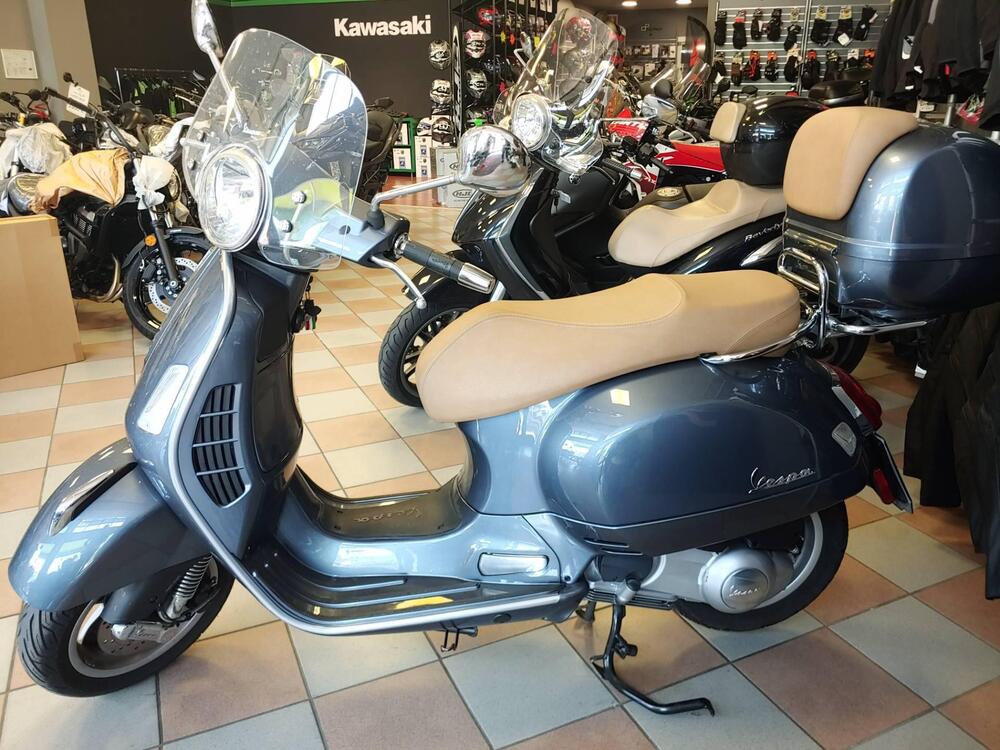 Vespa GTS 300 (2017 - 18) (3)