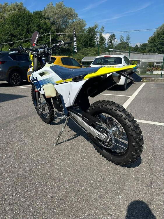 Husqvarna TE 300 (2024) (4)